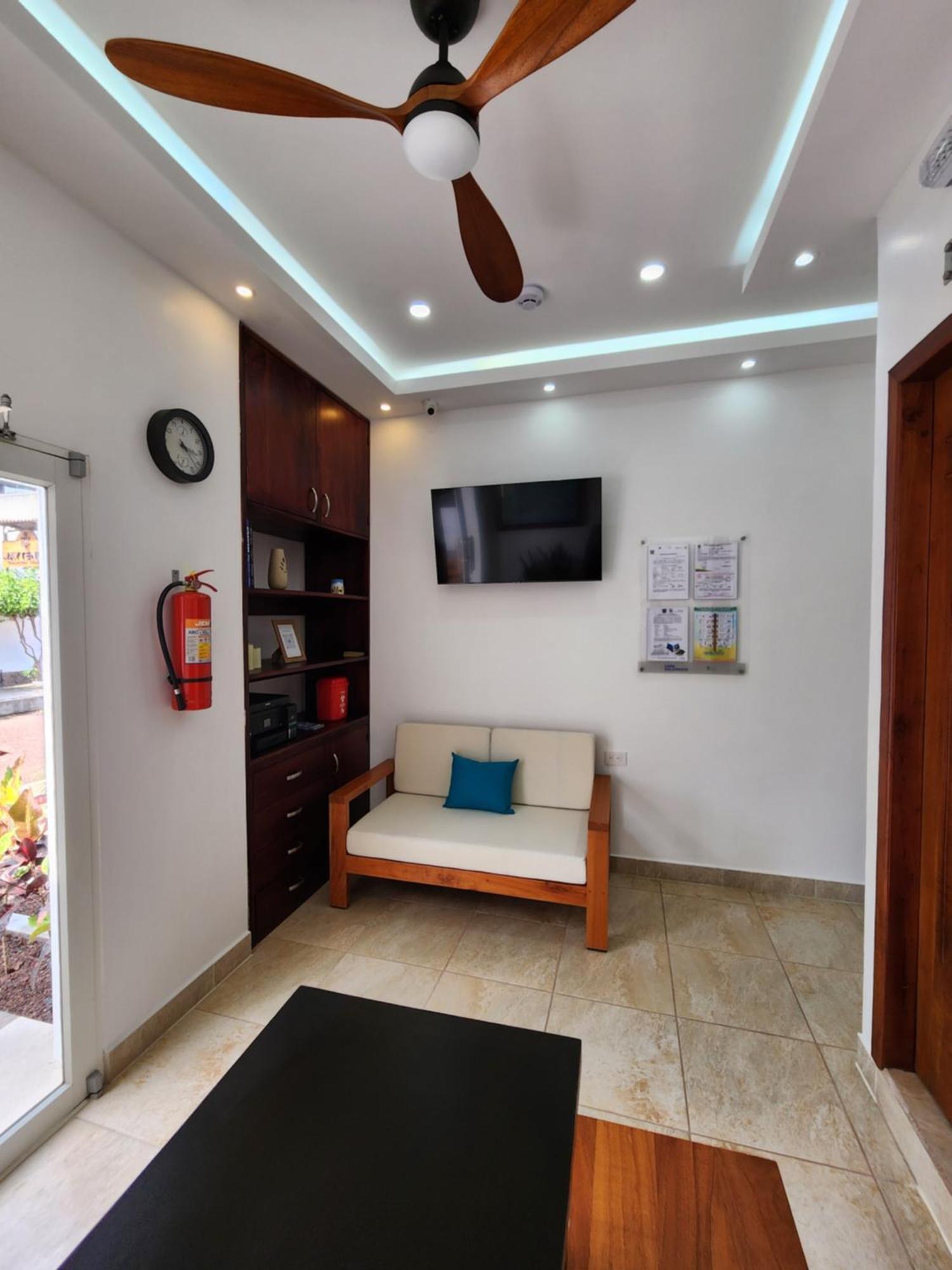 Casa Galapagos By Hostal Fragata Puerto Ayora  Exterior photo