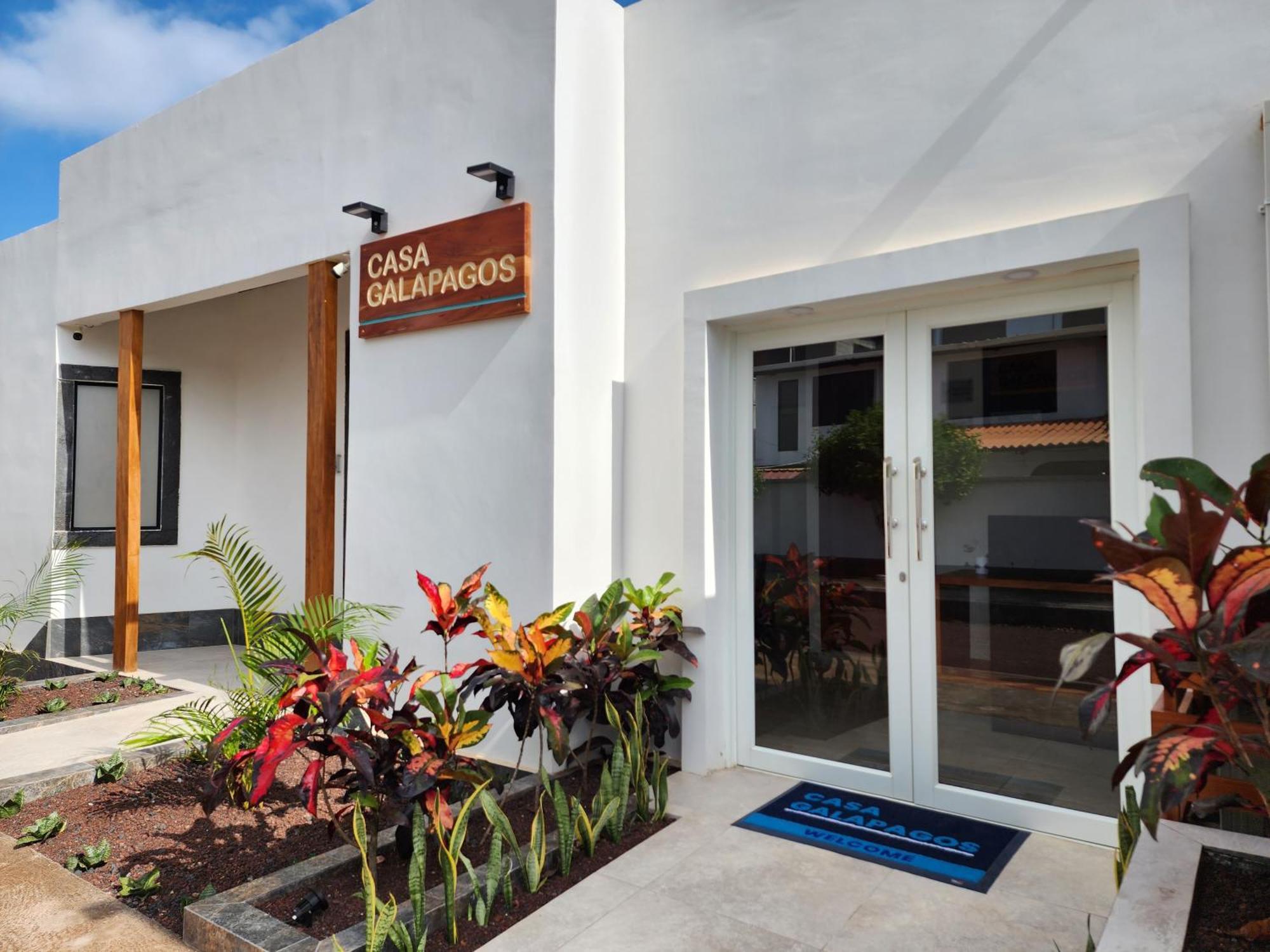 Casa Galapagos By Hostal Fragata Puerto Ayora  Exterior photo