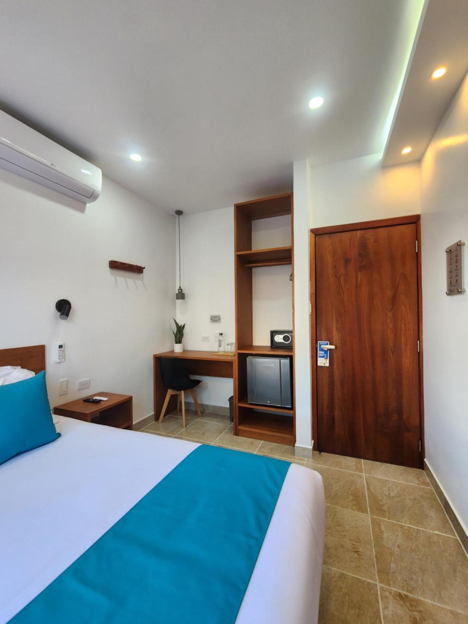 Casa Galapagos By Hostal Fragata Puerto Ayora  Exterior photo